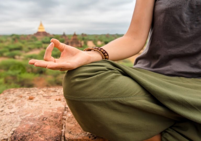 Mudras: tudo sobre as posturas de mão no Yoga