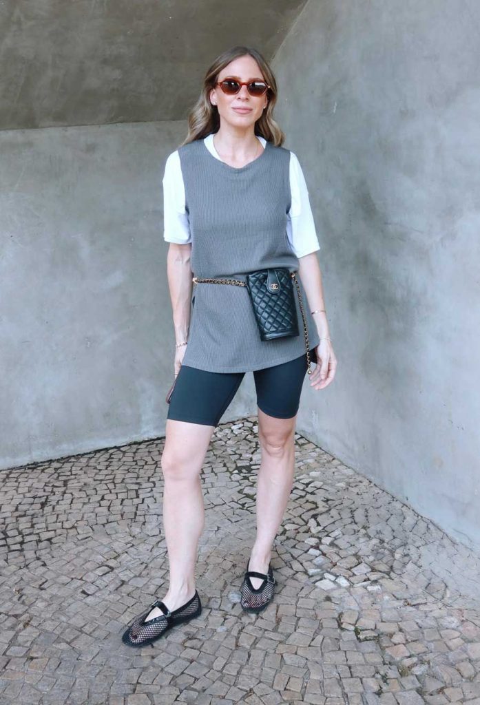 Foto de Fescher utilizando look casual yogini da Coleção Prismas