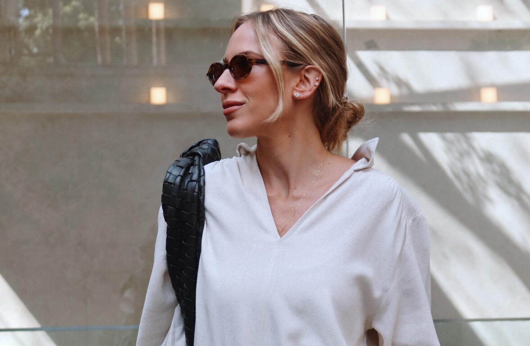 Foto de Fe Fischer em passeio no Jardins com look de moda primavera